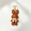 Nuevo lindo personaje de dibujos animados exquisita niña conejita charm para bolso colgante llavero cadena colgante versátil en stock para venta al por mayor