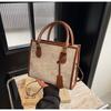 Design de Moda Ombro Transversal Elegante Novo Estilo 2024 Cor Sólida Elegante Pequena Quadrada Fresca Axila Textura Bolsa de Mão