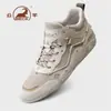 Zapatos de hombre de cuero genuino Gongyang 2026 zapatos casuales transpirables para hombre zapatos deportivos antideslizantes de suela blanda zapatos de viaje de caña alta