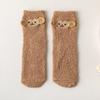 Calcetines de felpa coral de dibujos animados para mujer otoño e invierno media pantorrilla Navidad bordado hogar cálido piso para dormir calcetines felpa fábrica mayoreo