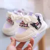 Zapatos para Niña Primavera y Otoño Nuevos Modelos Zapatillas Transfronterizas Infantiles Transpirables para Niños Pequeños Zapatos Deportivos de Suela Suave Zapatos Blancos de Moda para Niña