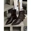 Botas de Cano Curto Bico Fino para Mulheres 2026 Outono/Inverno Nova Moda Francesa Versátil Zíper Traseiro Salto Alto Botas Slim para Mulheres