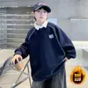 Roupas Infantis Moletom Forrado com Fleece para Meninos Modelo Novo 2026 para Crianças Maiores Outono e Inverno Espesso Tendência Top para Meninos