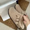 Estilo Popular, Fácil de Usar, Sapatos Peludos de Camurça com Solado Grosso para Mulheres, Roupa de Exterior de Inverno, Pantufas Peludas Boken, Pantufas Fashionáveis com Biqueira Aberta e Forro de Veludo