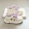 Tênis infantis fofos de desenho animado, sapatos casuais infantis brancos leves de sola grossa, sapatos de couro de mola, tênis esportivos para meninas