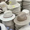 Chapéu de Palha Retrô Estilo Old Money com Recortes e Topo Plano para Mulheres, Novo Modelo de Verão para Passeios e Férias, Chapéu de Proteção Solar e Sombra, Chapéu de Palha Trançada