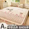 2026 Nuevo Otoño/Invierno Calidez Engrosada Clase A Leche Polar Estampado Acolchado Falda de Cama Juego de Tres Piezas para Hogar Dormitorio Polar