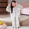 Nuevos pijamas de otoño e invierno para niñas, con un cárdigan de forro polar coral de manga larga, un lindo diseño de dibujos animados, y que brindan calidez y comodidad para usar en casa, también adecuados para usar al aire libre