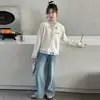 Conjunto Casual de Primavera para Niñas 2026 Nuevo Elegante Ropa Infantil Conjunto de Dos Piezas de Top y Jeans Estilo Academia para Niña