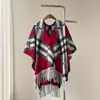Xale Poncho Britânico Xadrez Contrastante com Franjas Toque de Luxo Outono/Inverno Cardigã Feminino Espesso e Quente Roupa de Viagem