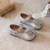 Sandalias de Color Liso para Niñas Zapatos de Princesa 2026 Otoño Nuevo Estilo Fuego Artificial Velcro Cruzado Transfronterizas Cómodas Antideslizantes Zapatos Individuales para Niños