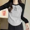 Camiseta Arcada de Manga Longa para Mulheres no Início do Outono, Top Curto, Design Solto de Manga Longa, Moda Feminina de Nicho Nova