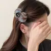 Presilha de Cabelo Fofa com Pom-Pom para Outono e Inverno para Mulheres, Mini Grampo de Cabelo de Alta Qualidade para a Parte de Trás da Cabeça, Presilha de Tubarão para Meio Preso, Presilha Lateral para Cabelo Solto
