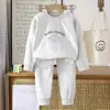 Novos Conjuntos Infantis Outono e Inverno, Roupas e Calças de Outono, Roupas Infantis 100% Algodão, Pijamas Infantis Casuais Fofos, Fornecimento de Fábrica
