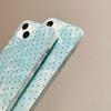 Funda de doble capa con diseño de plumas y puntos ondulados en verde menta para iPhone 15, ProMax, 14 y 13.