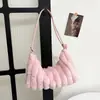 Bolso de felpa para debajo del brazo, nuevo estilo coreano, bolso de hombro de alta gama, bolso peludo de moda simple para otoño e invierno, bolso de hombro individual tipo dumpling para mujer