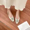 Sapatos Rasos Elegantes Estilo Francês com Bico Quadrado Inspirados na Chanel com Flores de Strass, Novo Modelo de Primavera, Mocassins Versáteis de Boca Rasa para Mulheres