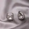 Brincos Vazados Vintage Europeus e Americanos com um Toque de Luxo Leve e de Alta Qualidade, Brincos de Pino Irregulares Únicos com Design Trançado Que Não Desbotam, Brincos Estilo Ins