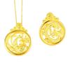 Colgante de pareja de dragón y fénix dorado en la tienda. Colgante de dragón y fénix cuadrado de la marca Chengxiang para hombre y mujer. Joyería de oro con arena de Vietnam.