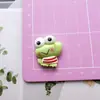 Acessórios de resina de sapo de desenho animado brilhantes, capa de celular caseira, acessórios para grampo de cabelo/penteado DIY, fivela de sapato para copo d'água