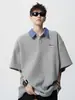Diseño Nicho Retro Americano, Camisa Polo Bordada Holgada Unisex, Top de Moda de Verano con Parches de Media Manga