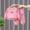 Conjunto de Moletom com Estampa de Letras para Crianças Primavera e Outono Manga Longa 2026 Novo Conjunto Casual Elegante de Duas Peças para Crianças Primavera e Outono