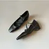 Zapatos planos vintage versátiles de punta cuadrada para mujer, nuevo estilo francés 2026, aumento de altura interior, hebilla de una tira, zapatos Mary Jane para commuting
