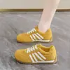 Zapatos casuales con estilo, diseño retro simple a rayas para niñas a la moda, nuevos zapatos de entrenamiento versátiles estilo alemán para niñas, primavera y otoño 2026