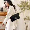 Bolsas tipo sobre de moda al por mayor para mujer, Nuevos bolsos de hombro simples de moda 2026, Bolsos cruzados con cadena para el trabajo