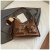 2025 Outono Nova Bolsa Tote Niche para Deslocamento Moda Feminina Casual Casual Popular Estilo Ocidental Mochila Bolsa de Ombro