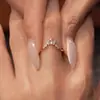 Impresionante anillo de diamantes vintage, diseño de nicho retro exquisito de lujo ligero con un toque de alta gama y artesanía intrincada
