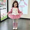 Moletom feminino para primavera e outono, top estiloso de retalhos em malha estilo princesa para meninas pequenas, versão coreana infantil com estampa de desenho animado e mangas compridas