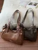 Bolso de hombro de moda estilo vintage con diseño europeo y americano, bolso de hombro tachonado, bolso de mano único estilo motocicleta, bolso de axila
