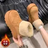 Botas de nieve populares de suela gruesa, que aumentan la altura, para mujer, nueva colección de invierno 2026, forradas de polar, cálidas, botines cortos esponjosos, zapatillas de algodón de gran tamaño a la moda