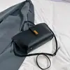 Bolso tote de cesta de moda de gran capacidad con un aire relajado, adecuado para ir al trabajo, bolso de mano de nicho de alta apariencia para mujer, se puede llevar como bolso de mano o bolso cubo cruzado