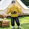Casacos estilosos para primavera e outono para meninos, incluindo jaquetas baseball, jaquetas casuais e jaquetas estilo motociclista, perfeitos para crianças e pré-adolescentes
