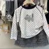 Camiseta Raglan de Manga Longa com Bolinhas Estilo Coreano para Meninas, com uma Estampa Fofa de Cachorro, Design Color Block, Gola Redonda e feita de Algodão Puro, adequada para Primavera e Outono