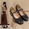 Sapatos Mary Jane Franceses de Couro Macio para Mulheres 2025 Outono Novo Salto Quadrado Baixo Fashion com Saia Bico Quadrado Salto Médio Sapatos Pequenos de Couro