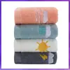 Nueva Toalla Bordada de Algodón Puro para Niños Toalla de Baño Diaria para Bebé Suave Absorbente Toalla Bordada para Niños Fabricante Venta al por Mayor