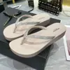 Chanclas Brillantes de Diamantes de Imitación Gao Meilun para Mujer Verano Trbottomy Playa Exterior Tacón Medio Antideslizantes Lavadas Versátiles Chanclas de Suela Gruesa