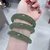 Atacado de Fábrica Pulseiras de Jade Aventurina para Mulheres, Tiras Planas de Estilo Natural, Cor de Espinafre, Transmissão ao Vivo Tiras Redondas Genuínas de Jade