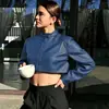 Jaqueta biker cropped estilosa e que afina a silhueta, com gola alta, para mulheres baixinhas. Jaqueta curta de outono justa para o dia a dia, estilo 'hot girl'
