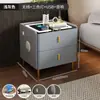 Mesa de Cabeceira Simples e Confortável Estilo Casa Tampo em Rocha Estilo Celebridade da Internet Moderna Luxo Leve Italiano Multifuncional Armário de Cabeceira Inteligente