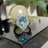 Anel Enrolado Versa Papalacha Pó Gema do Amor Videira do Tesouro Rico Gotas d'Água Cor Zircônio Anel do Tesouro