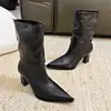 Nuevas botas cortas adelgazantes de otoño 2026 botas cortas de punta de moda versátiles botas cortas de tacón alto para mujer botas de moda de tacón grueso para mujer