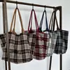 Bolsa de tela a cuadros de gran capacidad, doble cara, estilo británico, otoño e invierno, bolso de hombro estilo universitario fresco, bolsa de mano estilo perezoso para mujer