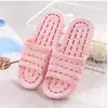 Pantuflas transpirables con diseño calado para ducha de baño para hombres, sandalias antideslizantes de secado rápido para interior de hotel para mujeres