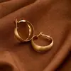 Pendientes de Aguja de Plata Estilo Metálico de Verano Pendientes de Aro Anchos de Gama Alta Pendientes Geométricos Elegantes Brillantes Retro