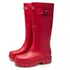 Botas de Lluvia Estilo Coreano para Mujer Suela Gruesa Antideslizantes Botas Rojas de Caña Alta de Moda para Uso en Exteriores Camping Zapatos Impermeables Senderismo por Arroyos Recolección en la Playa Zapatos de Goma