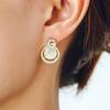 Pendientes minimalistas con diseño de círculo de diamante completo, con forma de ojo de gato, con letras y personalidad simple, venta al por mayor